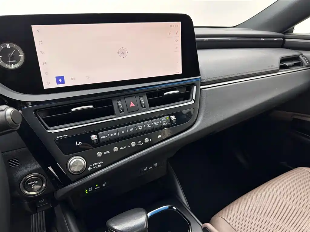Lexus ES 2023 — фото 15