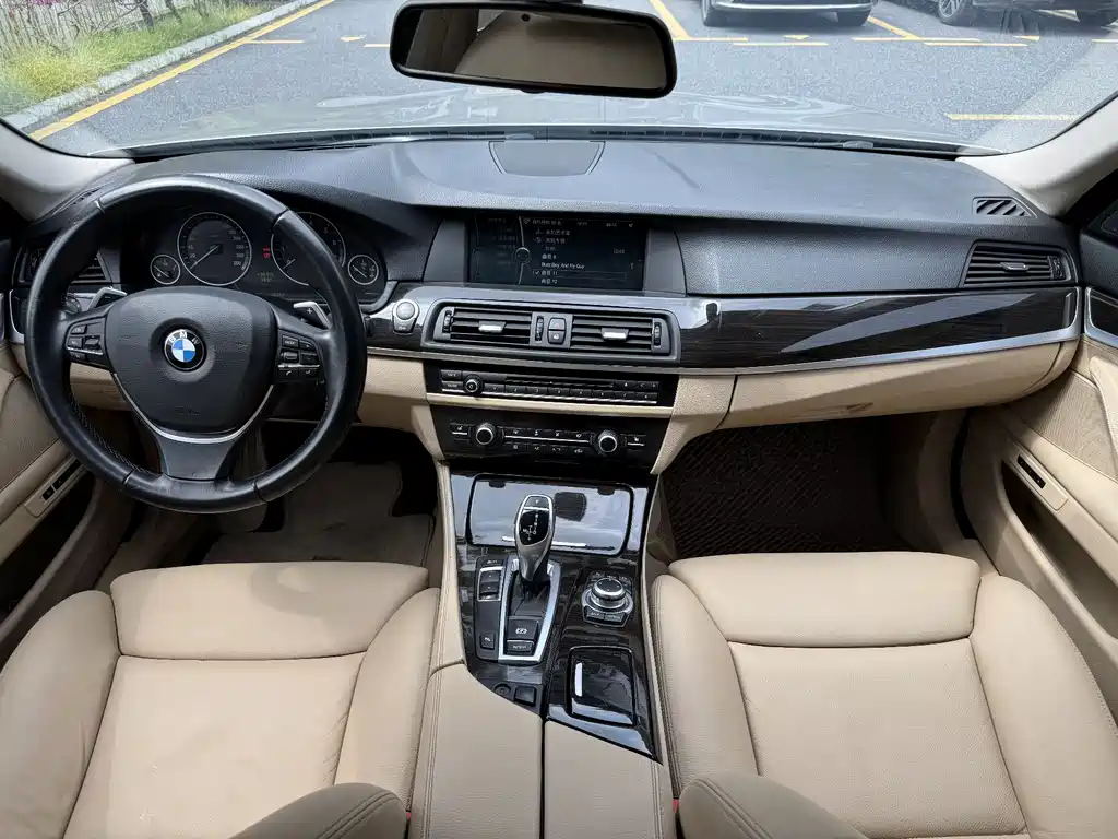 BMW 5 Series 2012 — фото 11