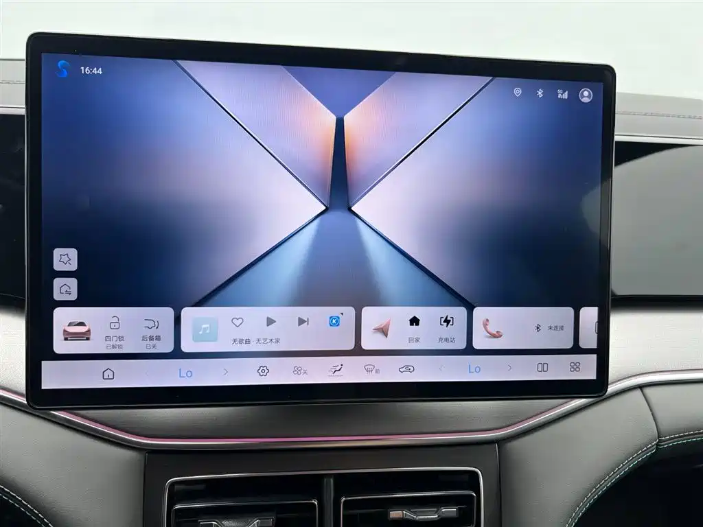 BYD L DM-i 2025 — фото 15