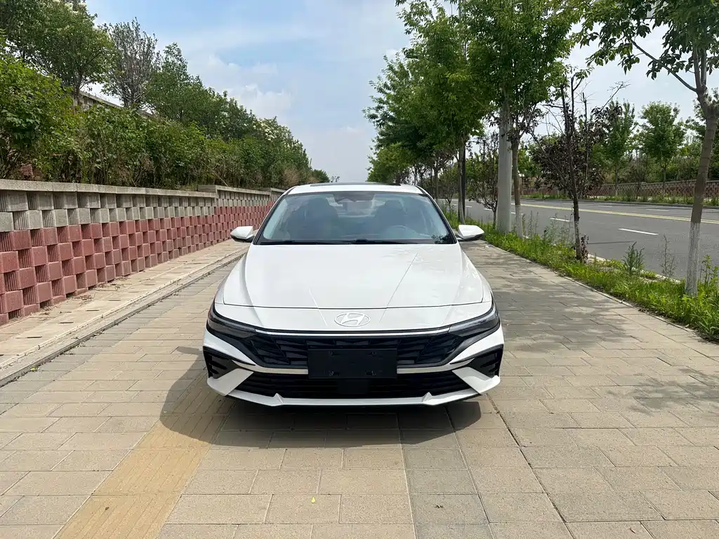 Hyundai Elantra 2023 — фото 2