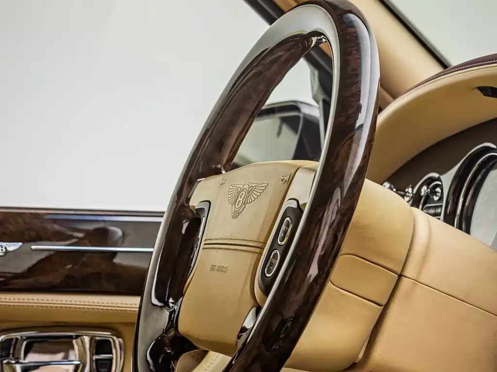 Bentley Elegance 2010 — фото 17