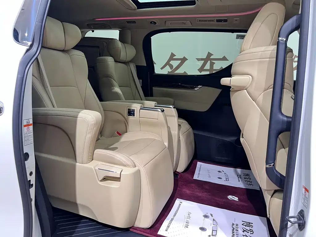 Toyota Alphard 2018 — фото 10