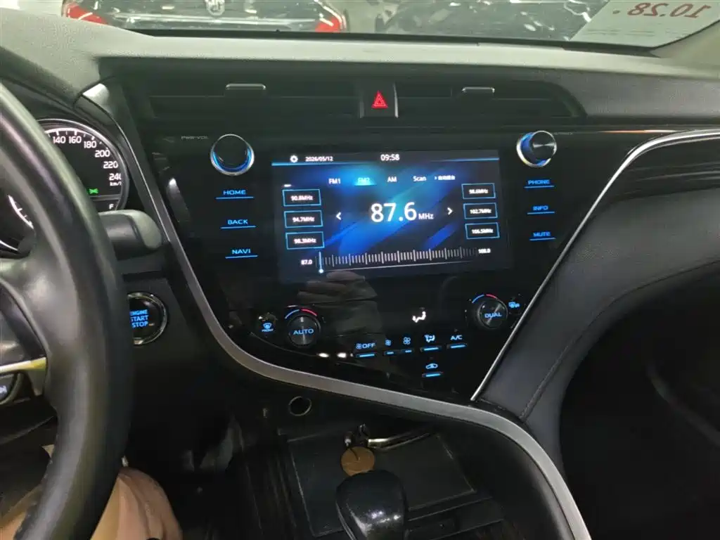 Toyota Camry 2021 — фото 13