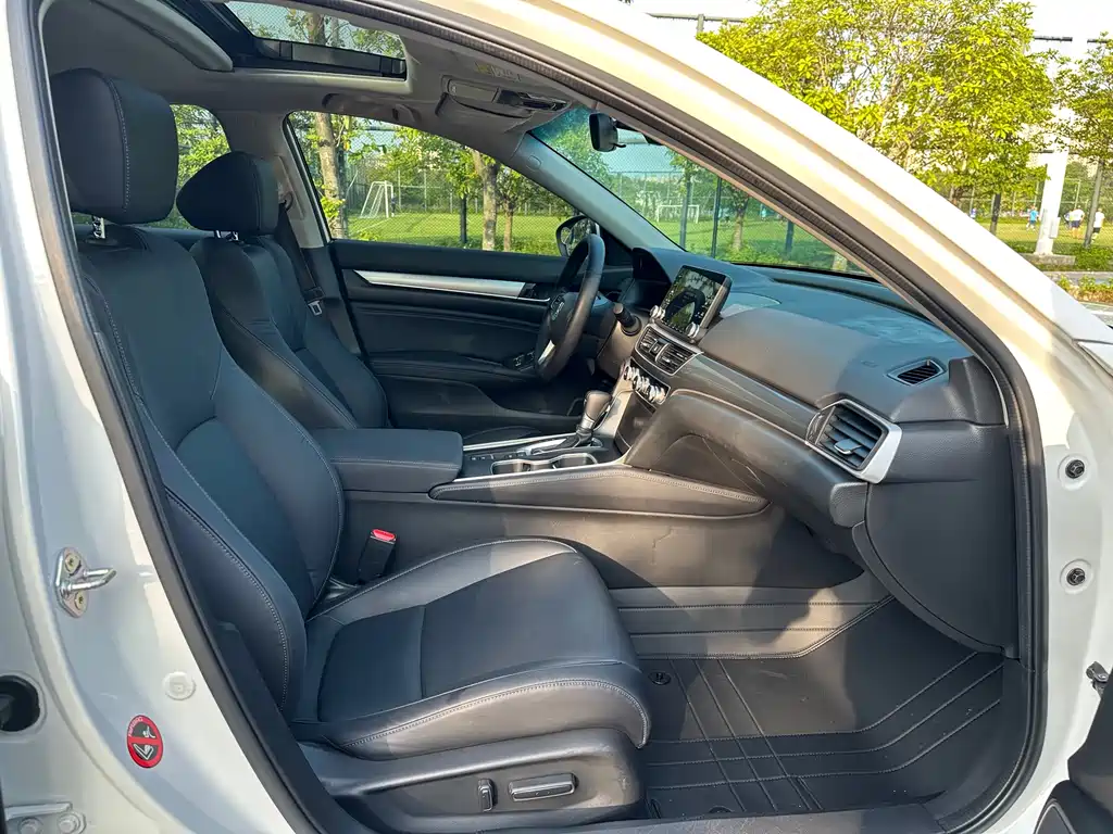Honda Accord 2019 — фото 12
