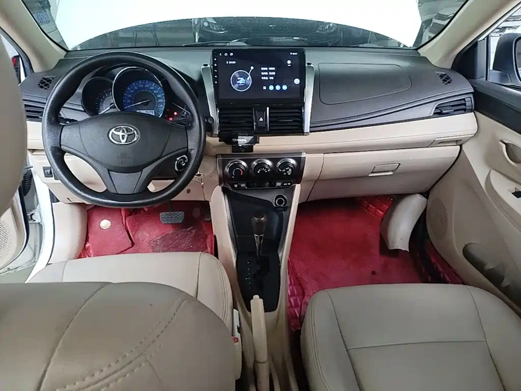 Toyota Yaris L 2014 — фото 10