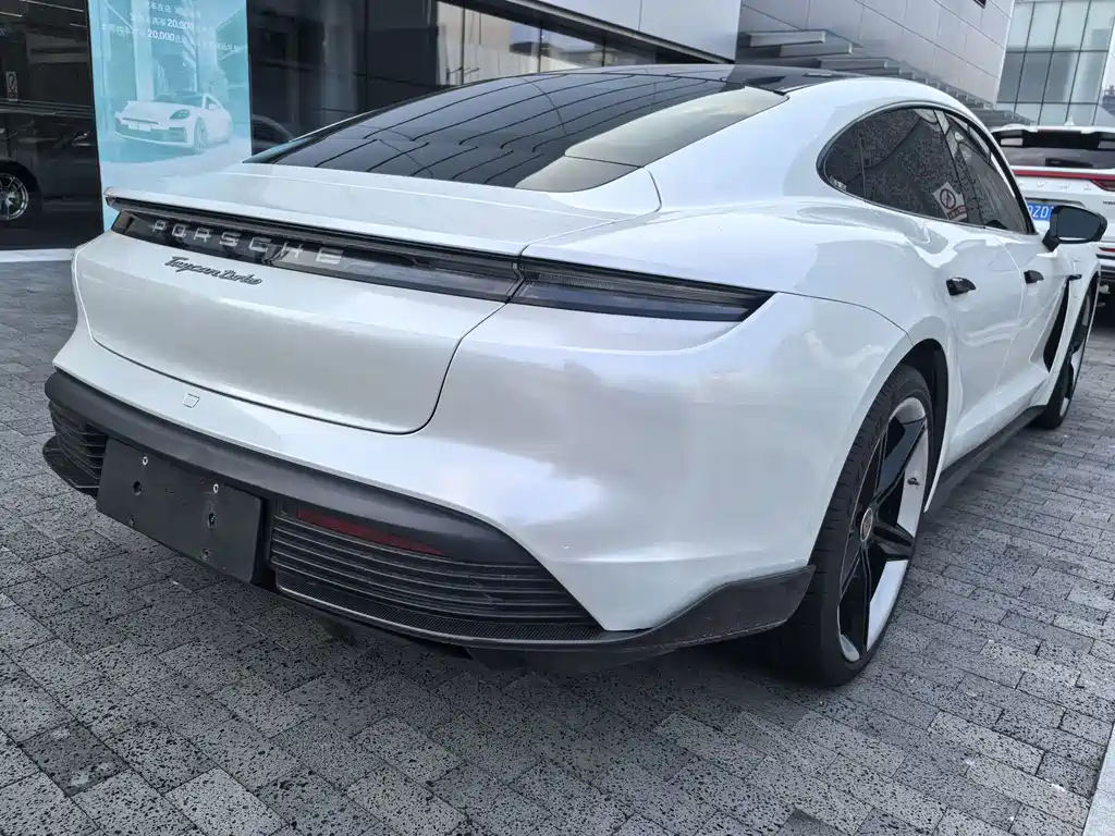 Porsche Taycan 2021 — фото 17