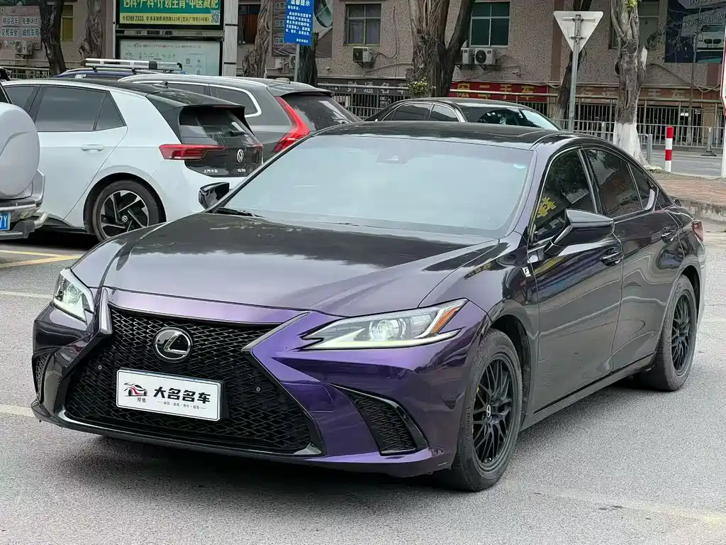 Lexus ES 2019 — фото 1