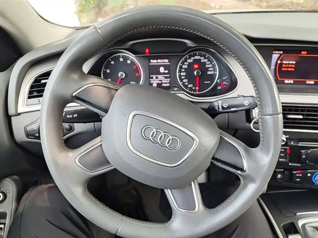 Audi A4L 2014 — фото 11