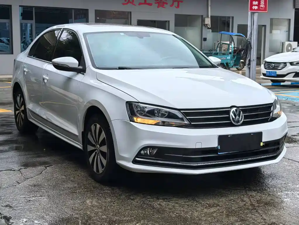 Volkswagen Sagitar 2018