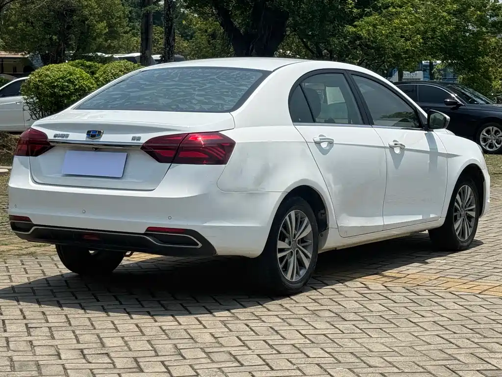 Geely Emgrand 2019 — фото 10