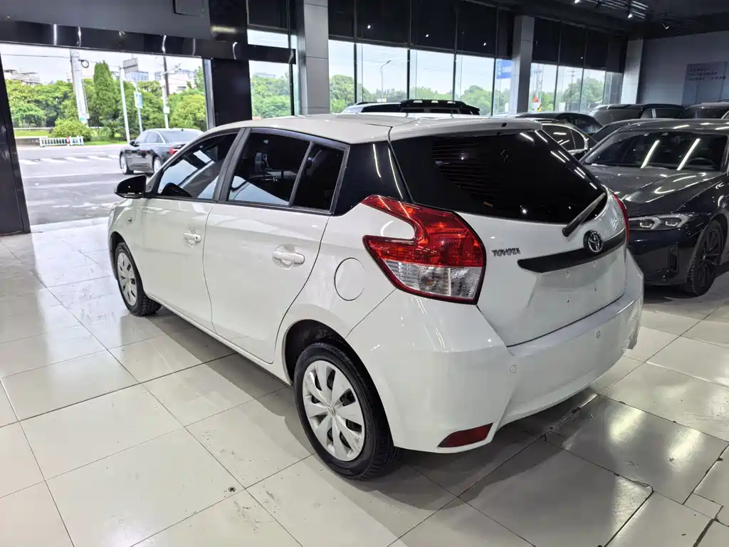 Toyota Yaris L 2014 — фото 5