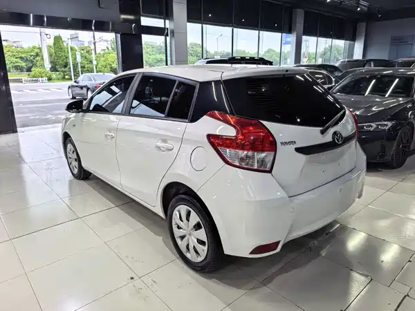 Toyota Yaris L 2014