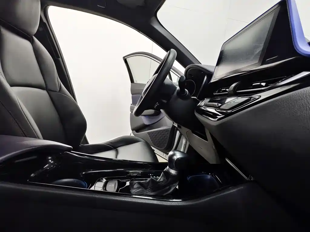 Toyota C-HR 2019 — фото 15