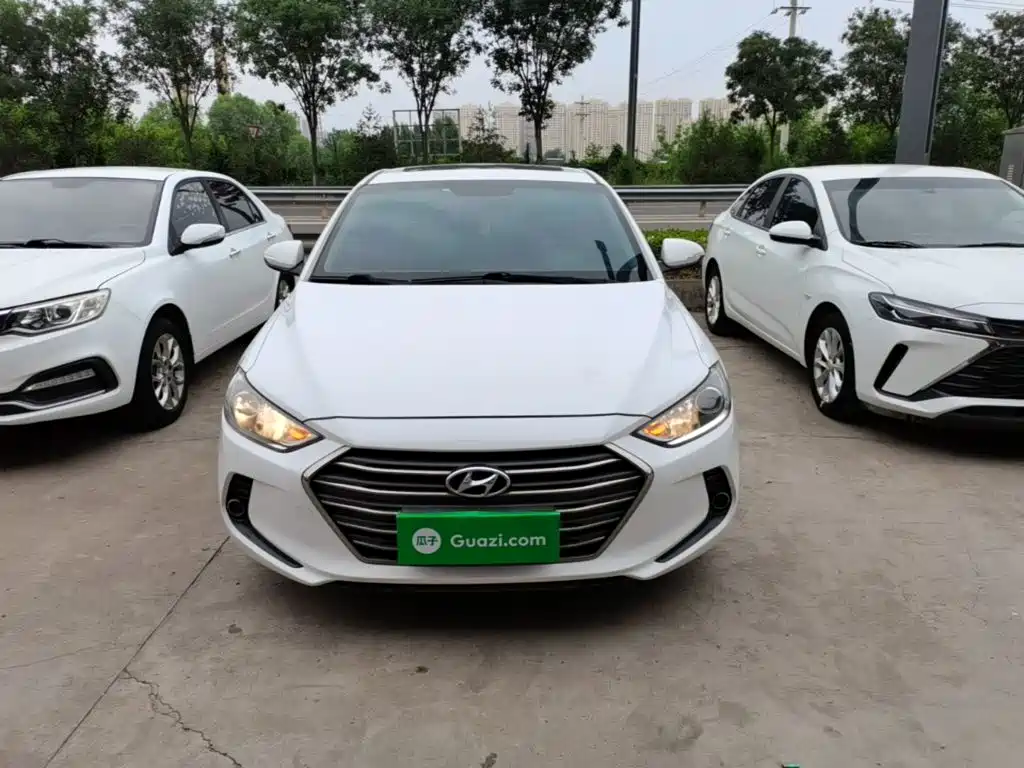 Hyundai Elantra 2019 — фото 3