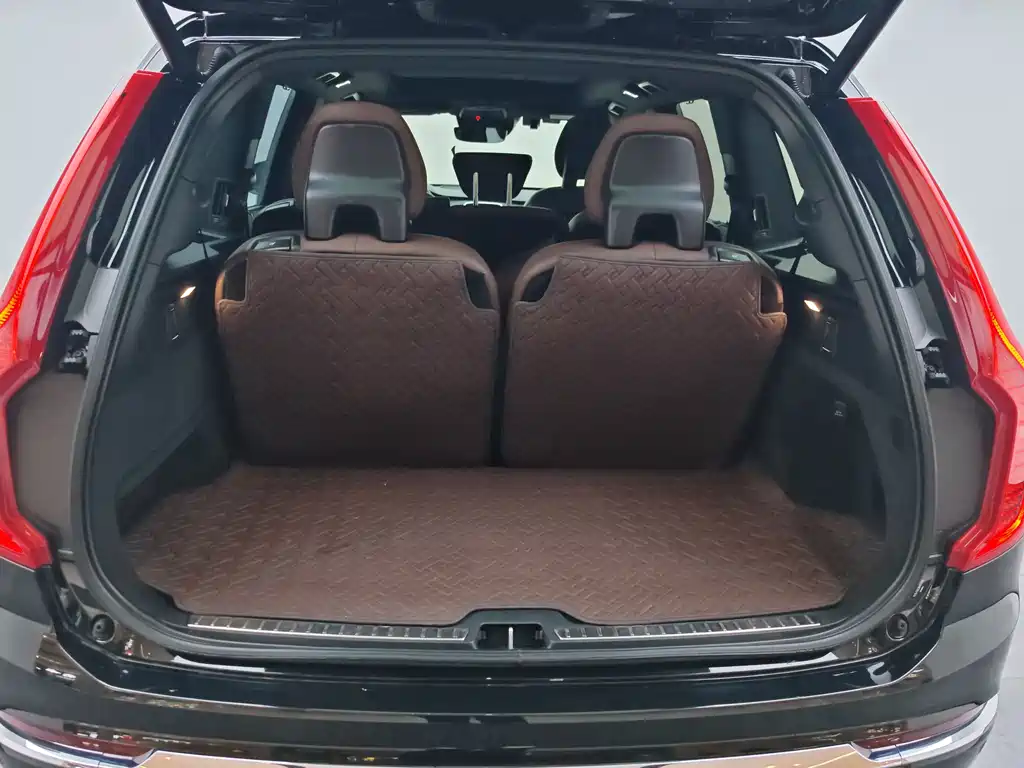 Volvo XC90 2022 — фото 17
