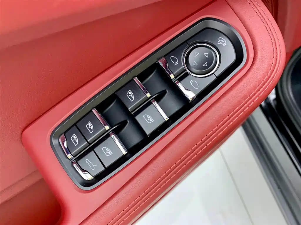 Porsche Macan 2024 — фото 29