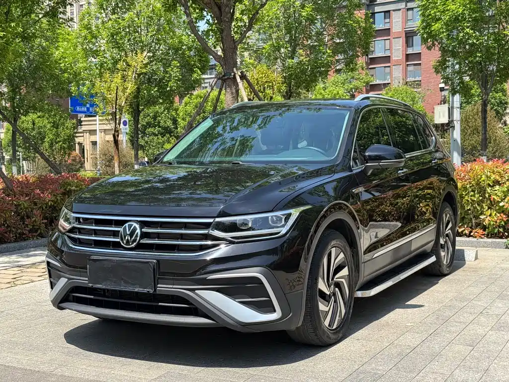 Volkswagen Tiguan L 2023 — фото 1