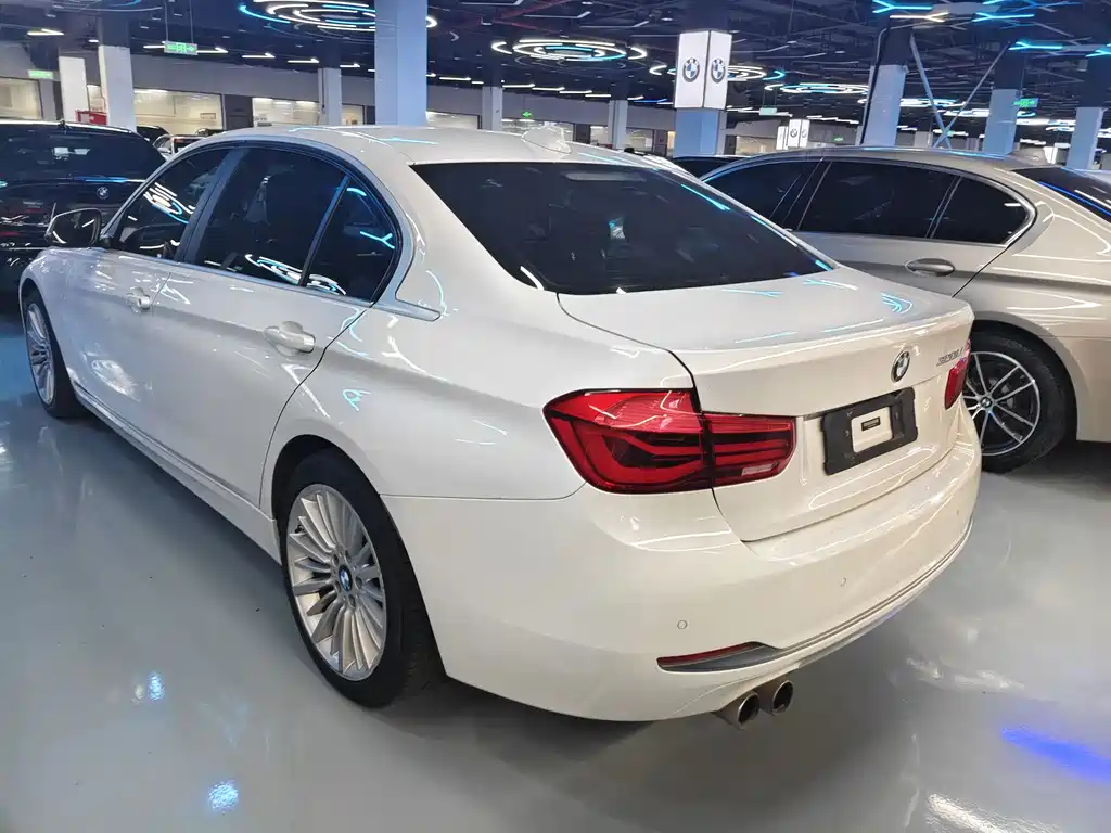 BMW 3 Series 2018 — фото 14