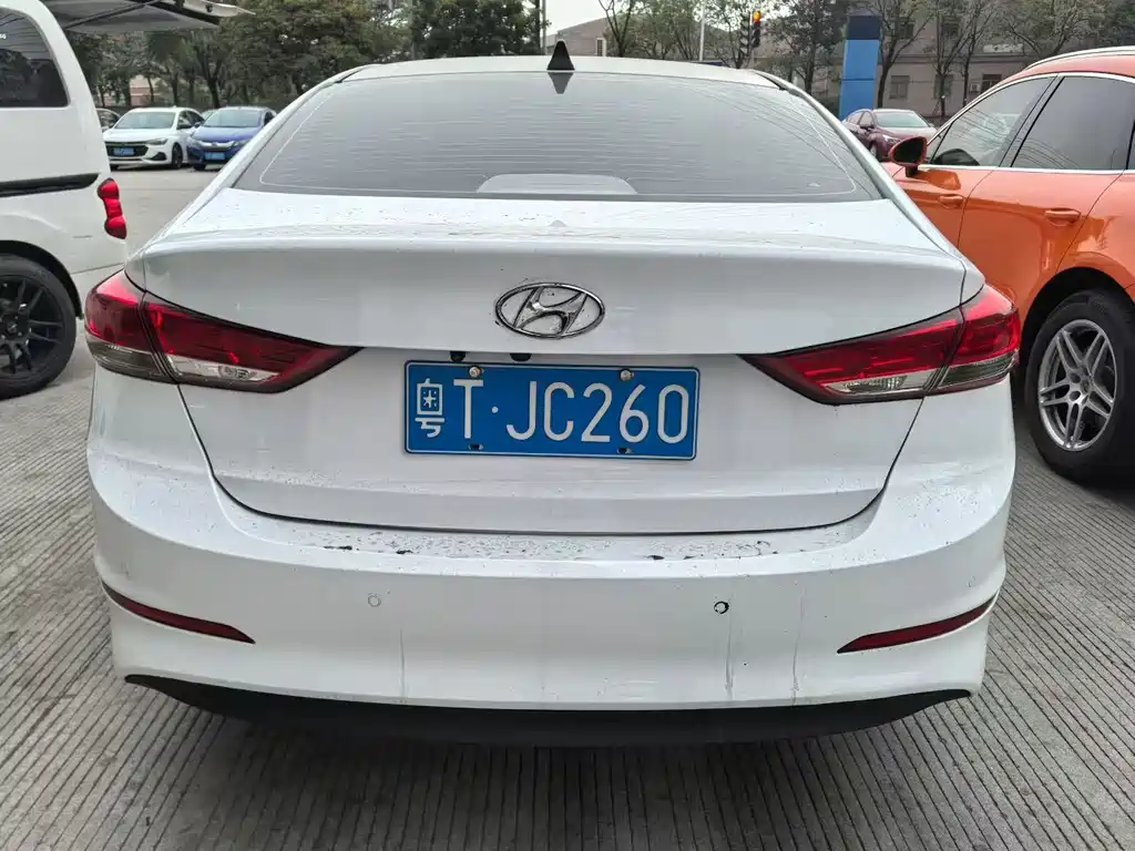 Hyundai Elantra 2021 — фото 5