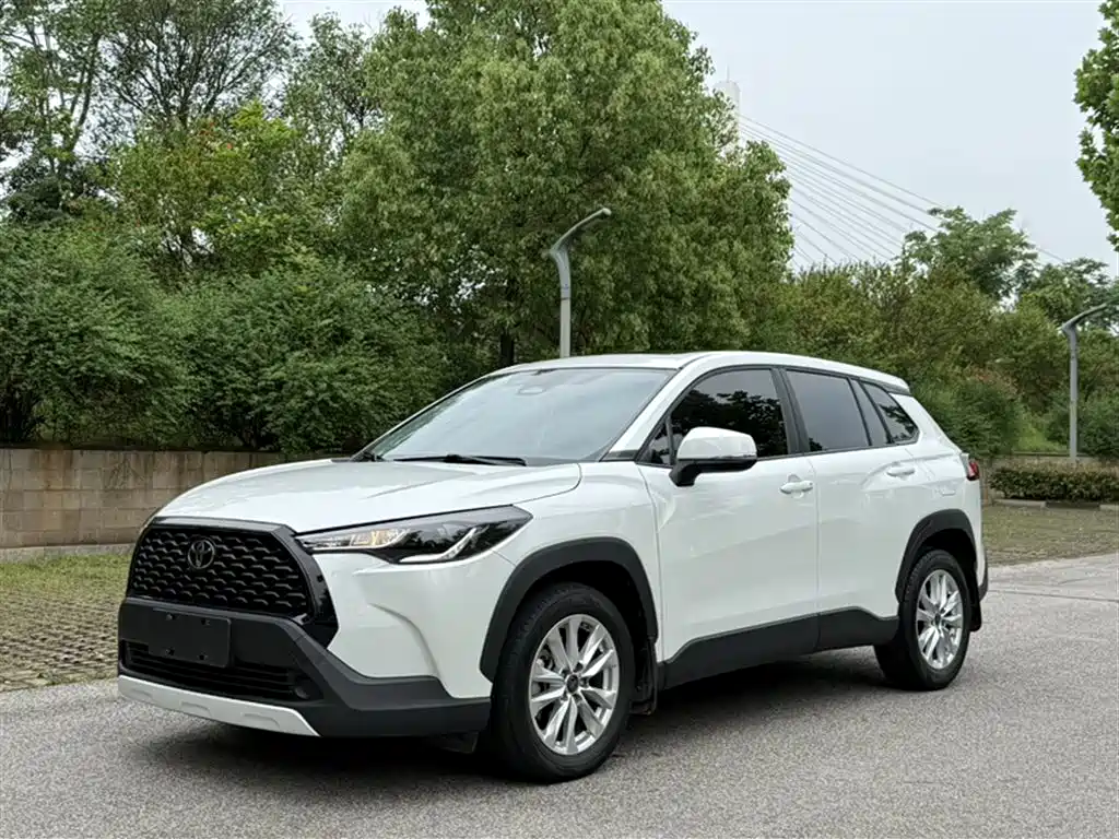 Toyota Corolla Cross 2023 — фото 3
