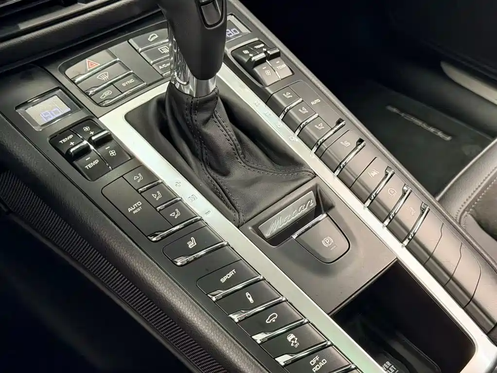 Porsche Macan 2021 — фото 14