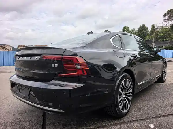 Volvo S90 2025