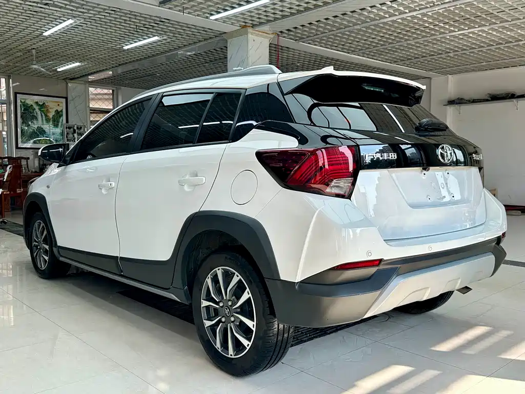 Toyota Yaris L 2022 — фото 6