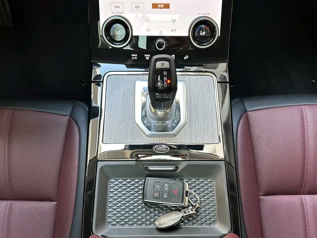 Land Rover Evoque 2023 — фото 15