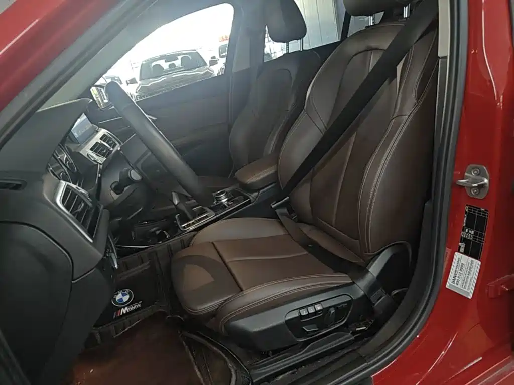 BMW 1 Series 2019 — фото 15