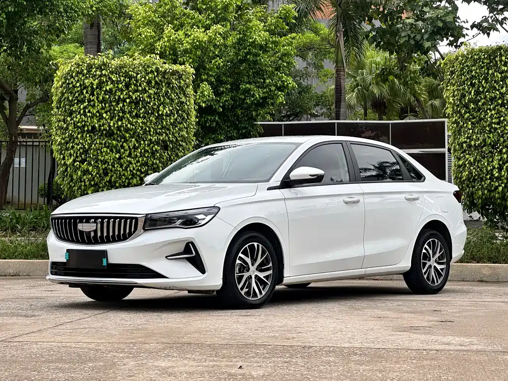 Geely Emgrand 2025 — фото 1