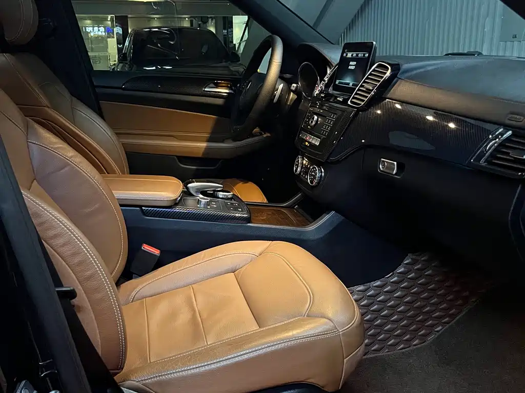 Mercedes-Benz GLS 2018 — фото 12