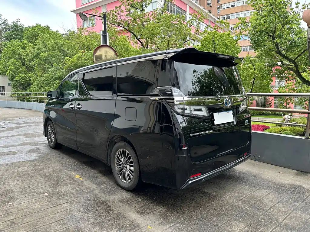 Toyota Vellfire 2022 — фото 18