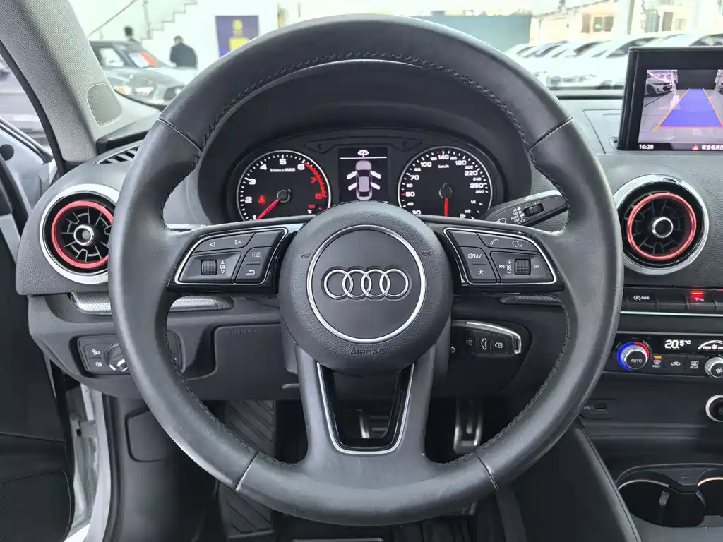 Audi A3 2018 — фото 9