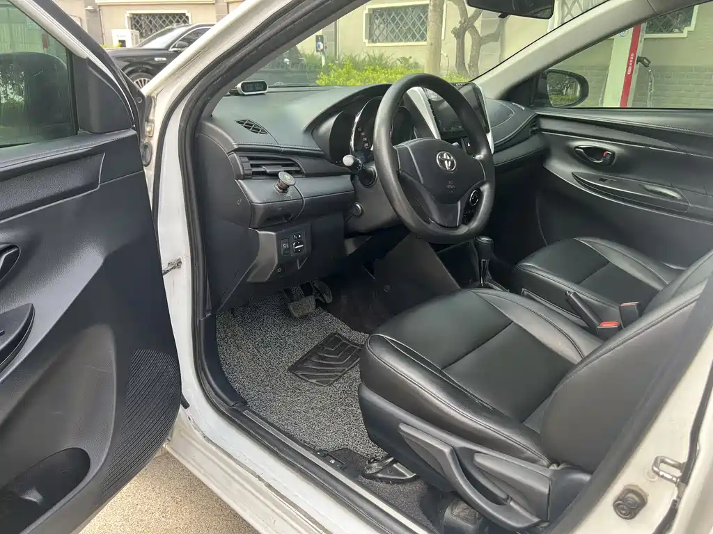Toyota Yaris L 2020