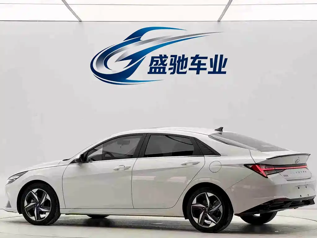 Hyundai Elantra 2022