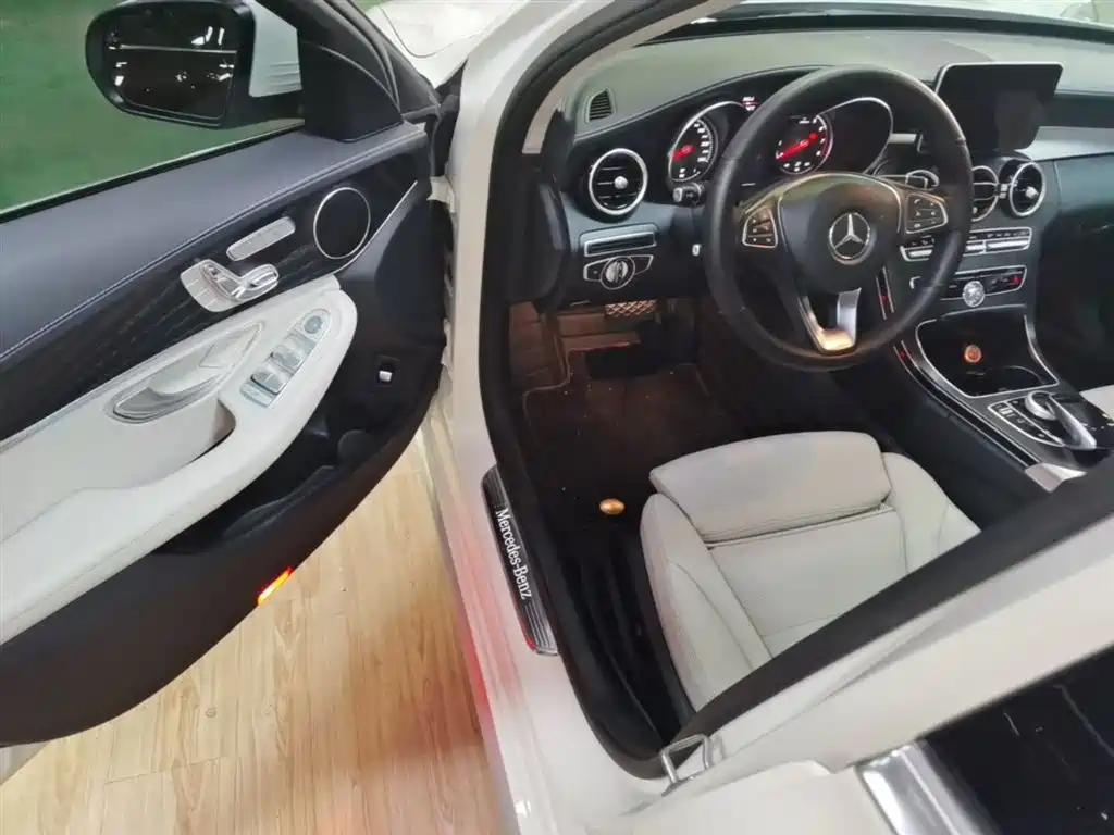 Mercedes-Benz C-Class 2018 — фото 16