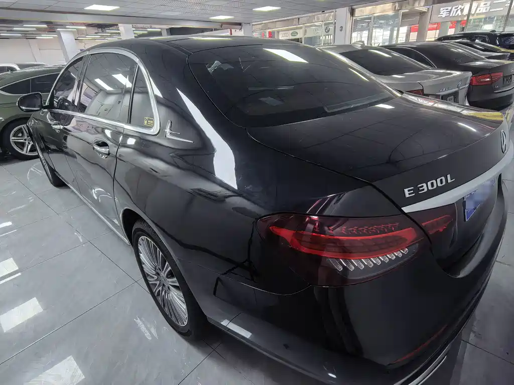 Mercedes-Benz E-Class 2022 — фото 17