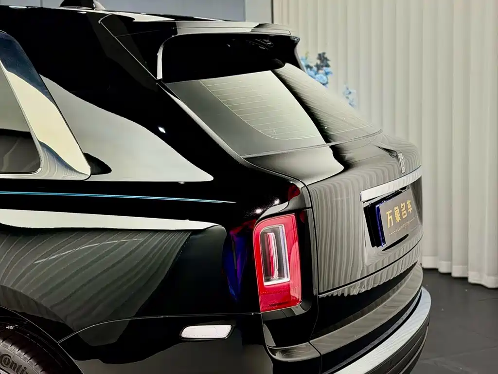 Rolls-Royce Cullinan 2023 — фото 11