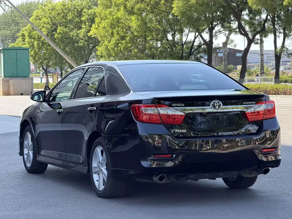 Toyota Camry 2015 — фото 4