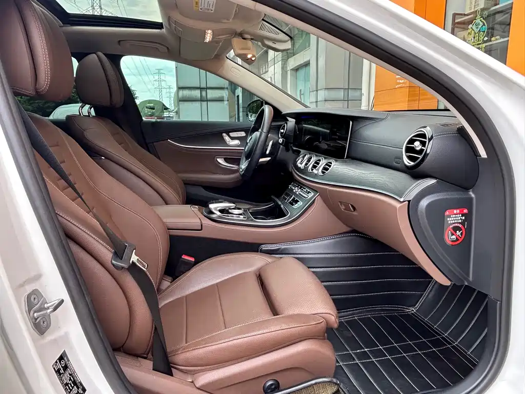 Mercedes-Benz E-Class 2018 — фото 11