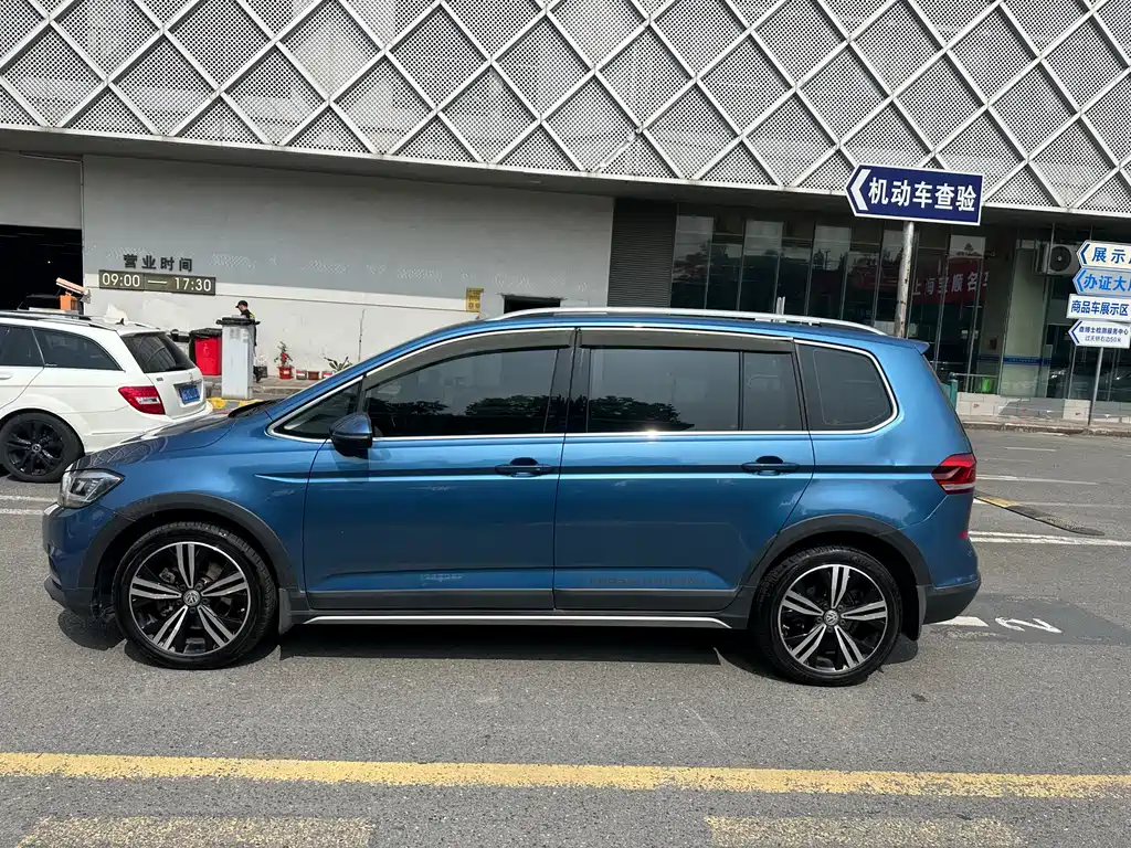 Volkswagen Touran 2020 — фото 3