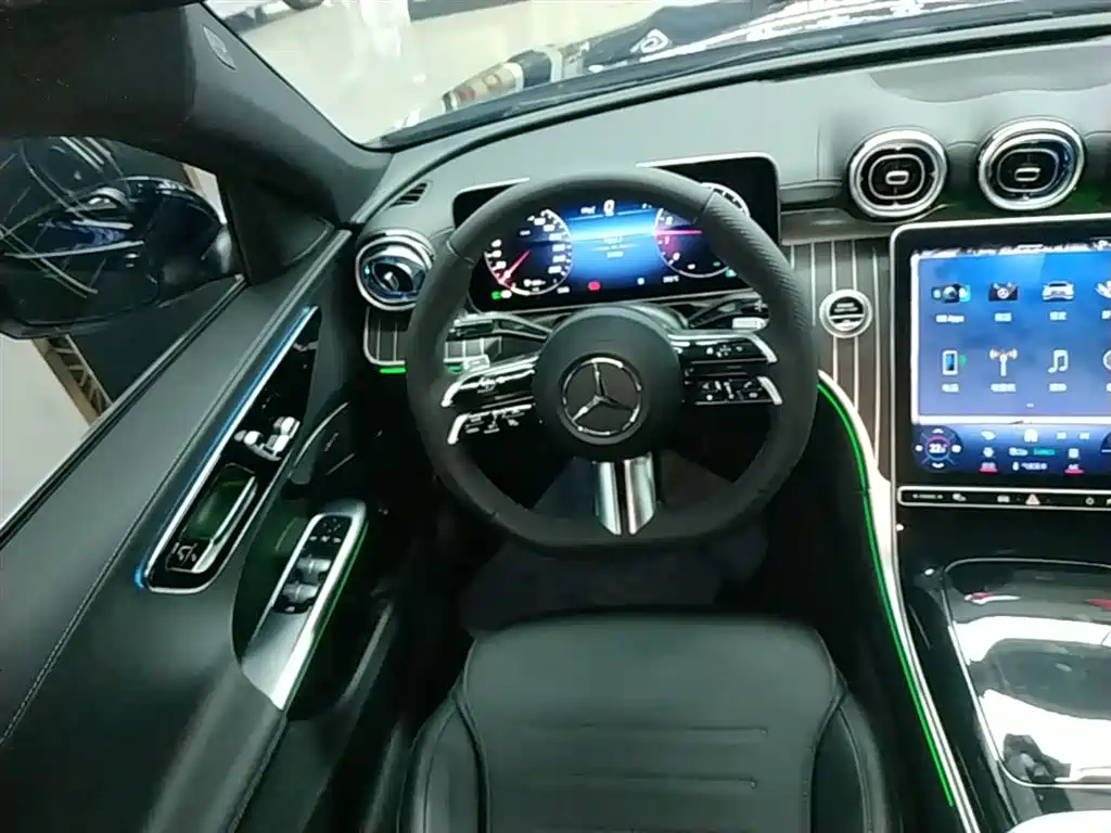 Mercedes-Benz C-Class 2023 — фото 11