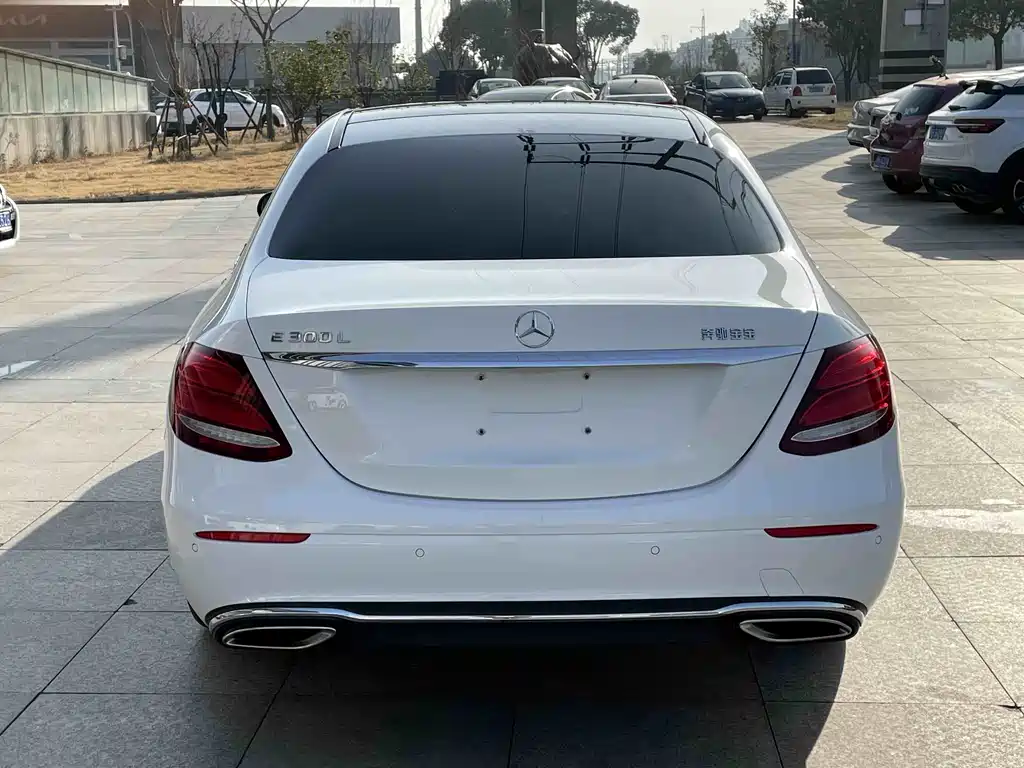 Mercedes-Benz E-Class 2017 — фото 29