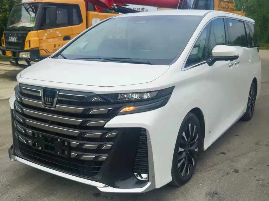 Toyota Vellfire 2024 — фото 1
