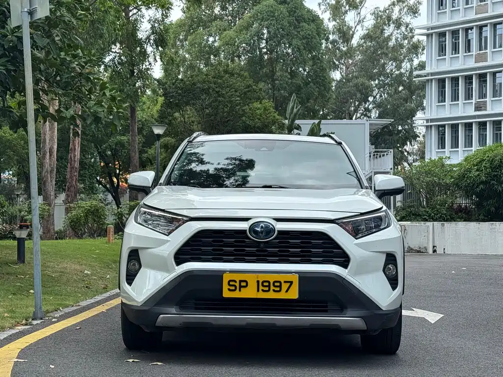Toyota RAV4 2021 — фото 2