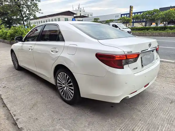 Toyota Reiz 2013