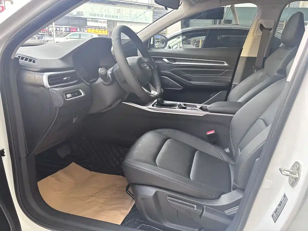 Geely Emgrand 2022