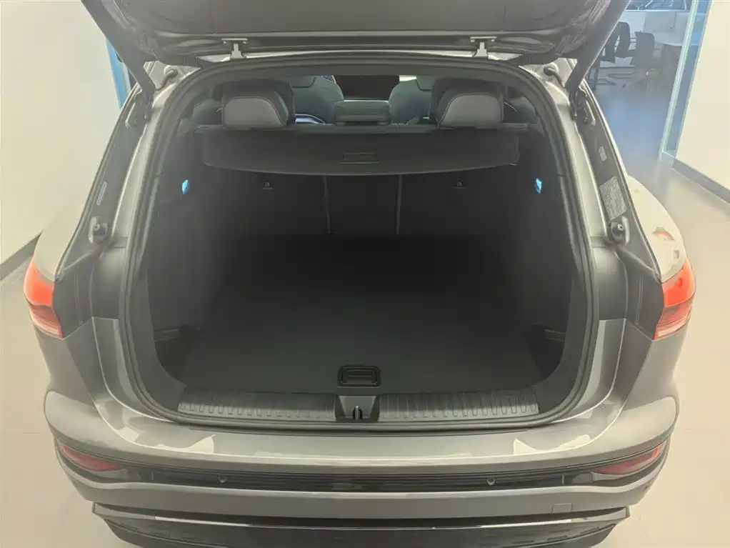 Audi Q6L E-Tron 2025 — фото 16