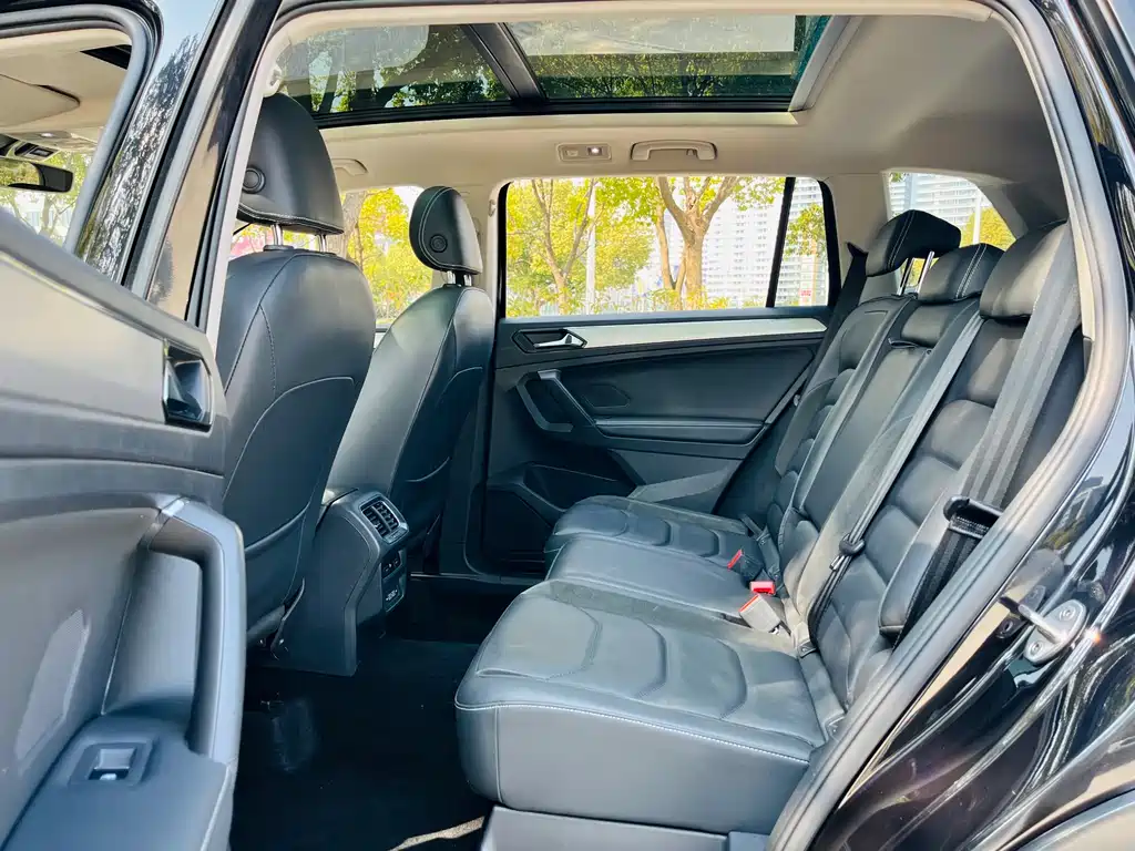 Volkswagen Tiguan L 2019 — фото 12