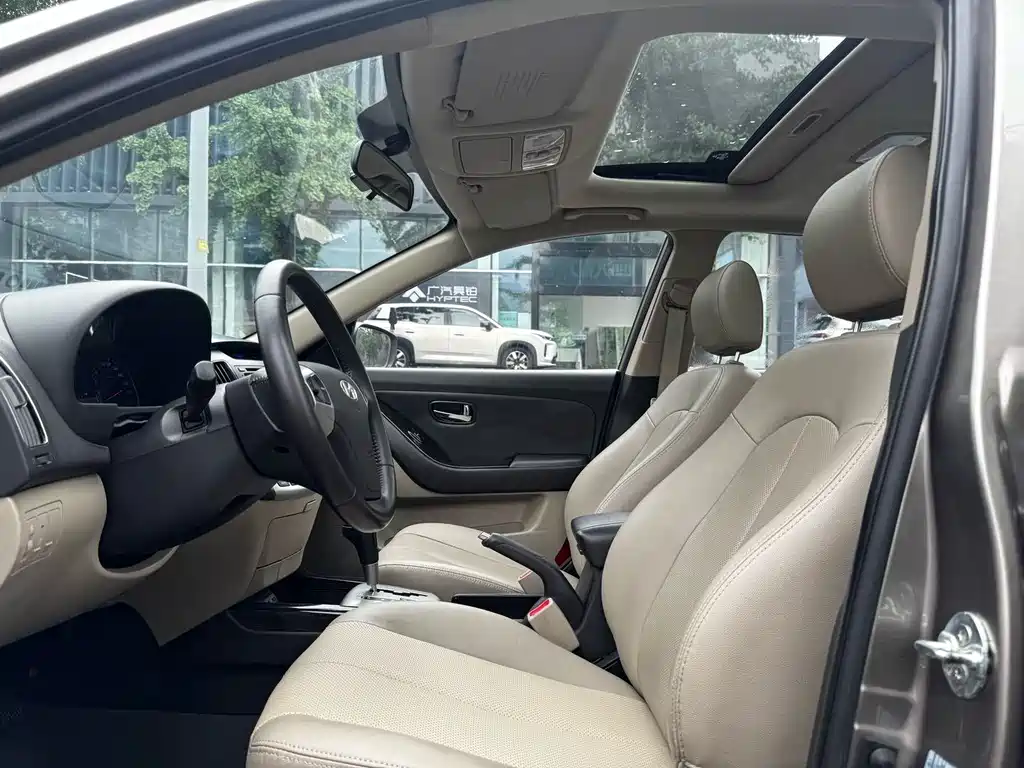 Hyundai Elantra 2015 — фото 5